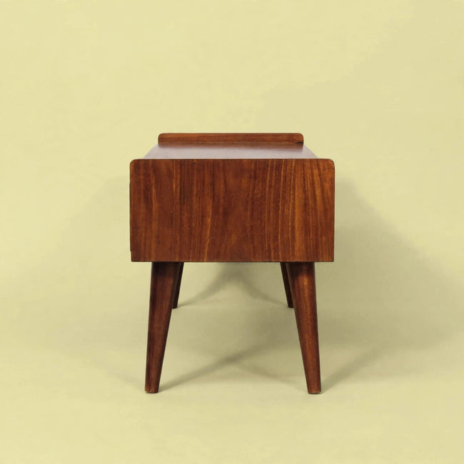 Elevated Chestnut Media Unit